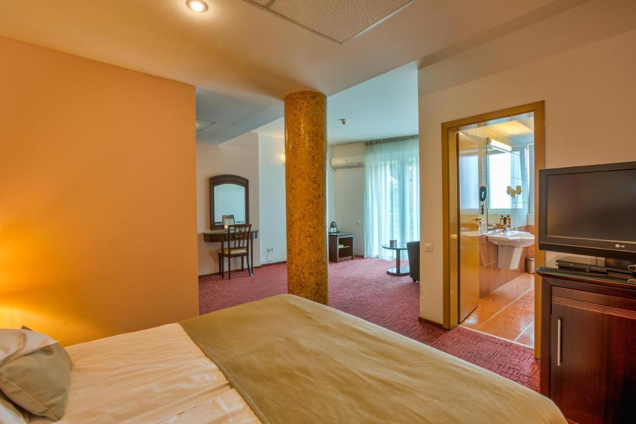 Hotel Ambient Braşov Extérieur photo