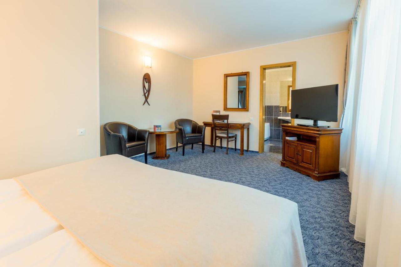 Hotel Ambient Braşov Extérieur photo