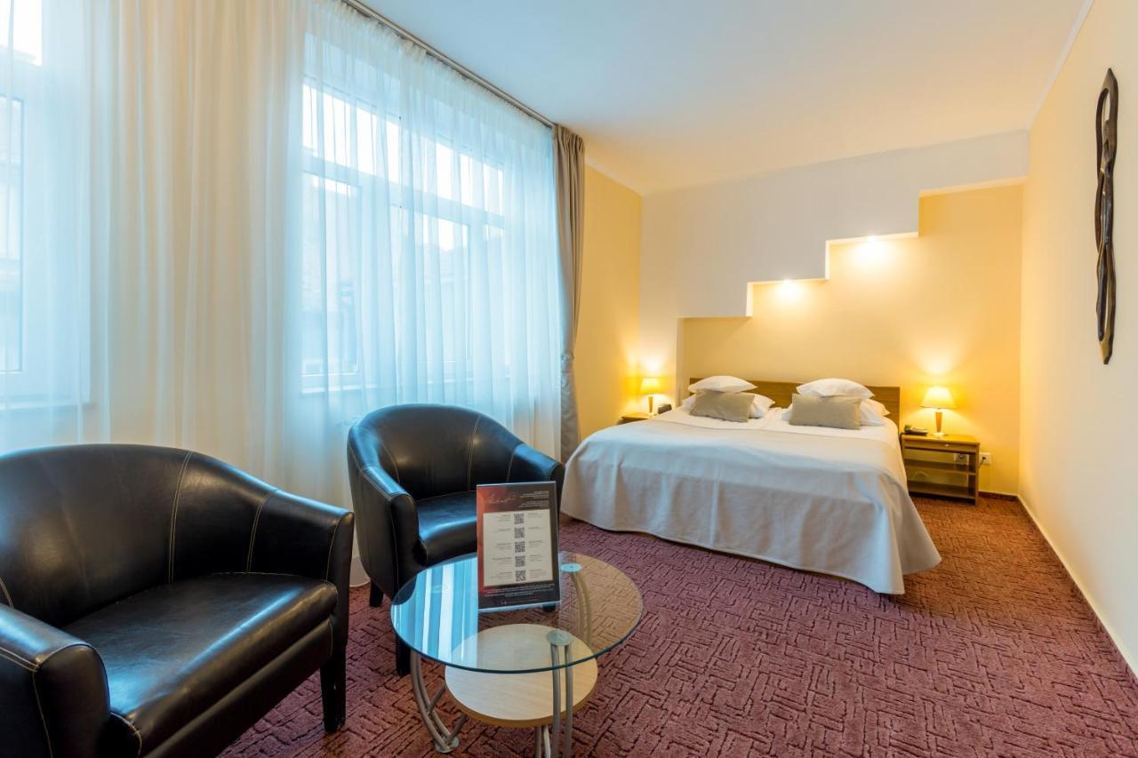 Hotel Ambient Braşov Extérieur photo