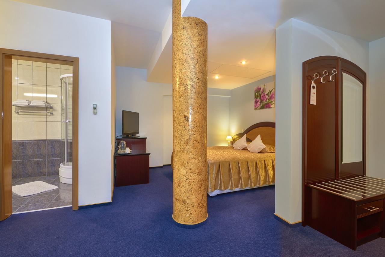 Hotel Ambient Braşov Extérieur photo